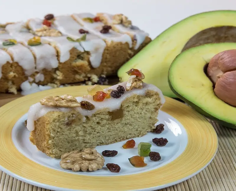 Bolo inglês com Abacate, castanhas e frutas cristalizadas
