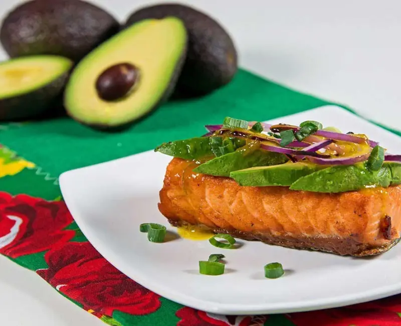 Salmão grelhado com Abacate