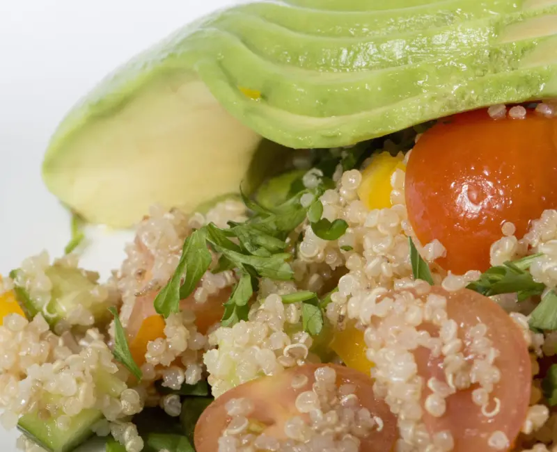 Quinoa com Abacate e Tomates