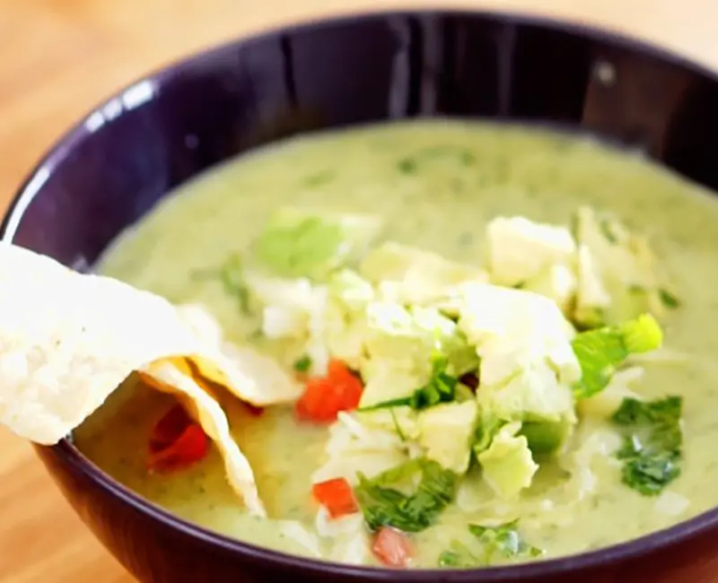 Sopa de Abacate com frango
