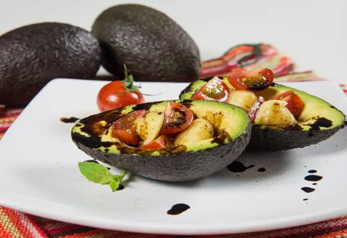 Abacate Caprese