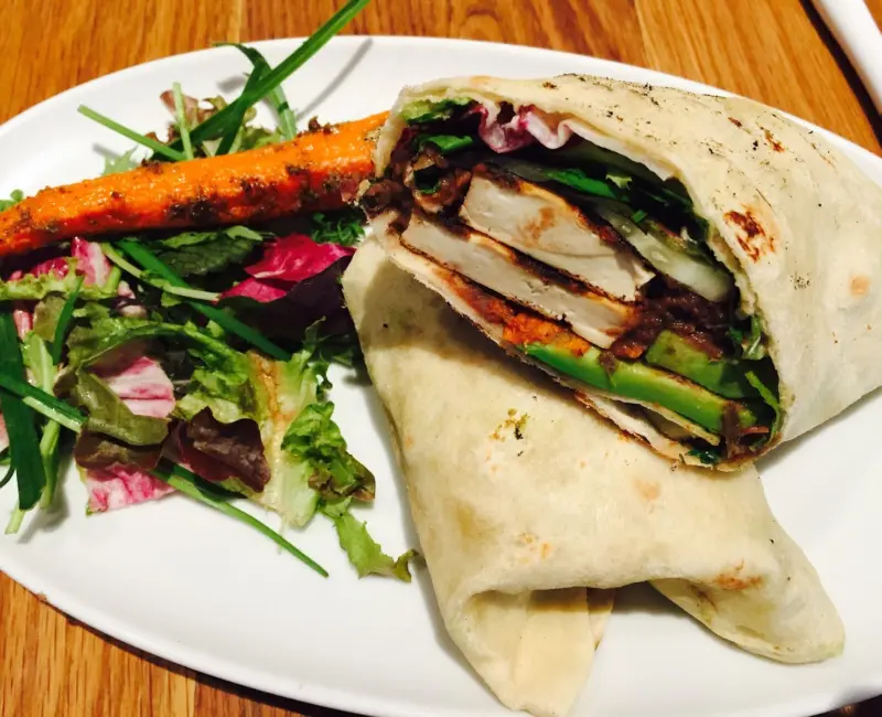 Wrap de Frango com Abacate